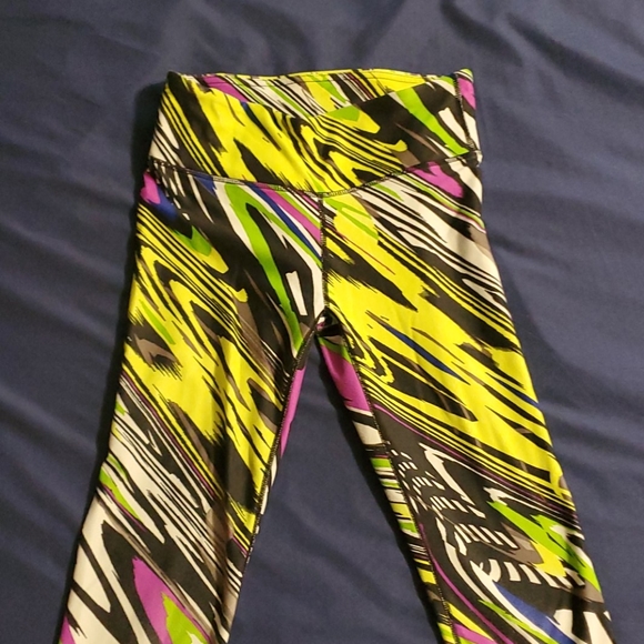 Fabletics workout capri bundle - Picture 3 of 5